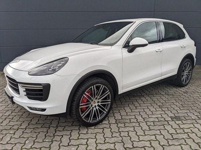 Weiß Gebraucht 2018 Porsche Cayenne Turbo SUV | 58.580 €