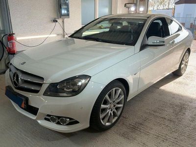 Używany Mercedes C250 204 KM (150 kW) 2011 Biały Coupe