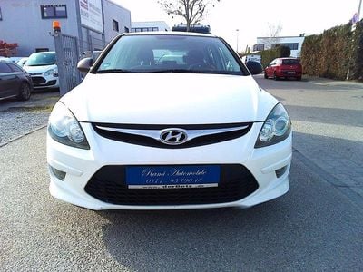 Gebraucht Hyundai i30 Classic 90 PS (66 kW) 2012 Weiß Limousine