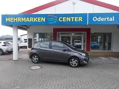 Gebraucht Toyota Yaris Hybrid Edition-S 101 PS (74 kW) 2017 Grau Limousine