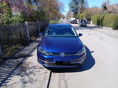 Gebraucht VW Golf VII Comfortline 131 PS (96 kW) 2019 Blau Limousine