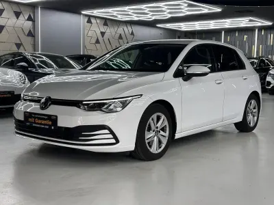Gebraucht VW Golf VII Life 150 PS (110 kW) 2021 Weiß Kleinwagen
