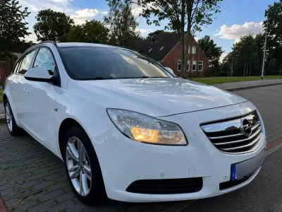 Gebraucht Opel Insignia Sport 220 PS (161 kW) 2012 Weiß Kombi