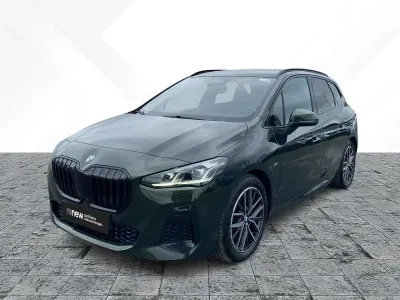 Gebraucht BMW 220 Active Tourer M Sport 170 PS (125 kW) 2022 Grün Van / Kleinbus