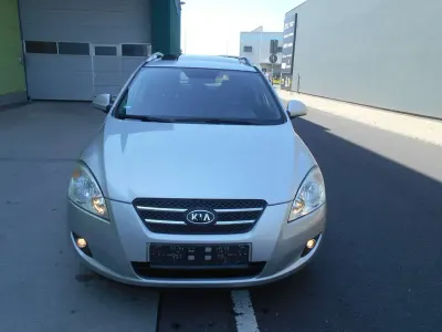 Gebraucht Kia Ceed Sportswagon EX 126 PS (92 kW) 2009 Kirunasilber met. Kombi