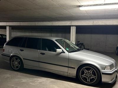 Gebraucht BMW 320 150 PS (110 kW) 1999 Silber Kombi