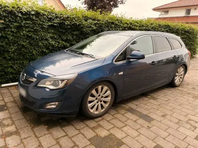 Gebraucht Opel Astra Innovation 160 PS (117 kW) 2011 Blau Kombi
