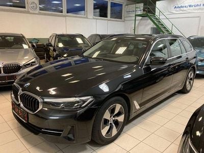 Black sapphire metallic Gebraucht 2022 BMW 520 Kombi | 26.590 € (Guter Preis)