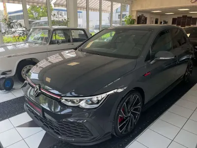Gebraucht VW Golf VIII GTI 245 PS (180 kW) 2024 Uranograu Limousine