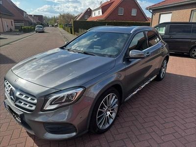 Usata Mercedes GLA200 AMG line 156 CV (114 kW) 2017 Grigio SUV