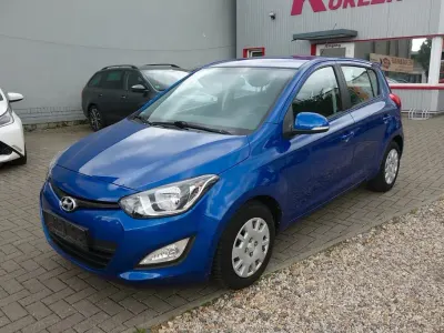 Gebraucht Hyundai i20 Trend 86 PS (63 kW) 2014 Blau Kleinwagen