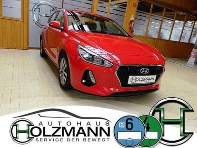 Gebraucht Hyundai i30 Trend 120 PS (88 kW) 2018 Rot Limousine