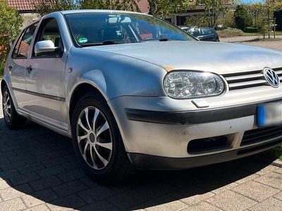 Usata VW Golf IV 101 CV (74 kW) 2000 Argento Berlina