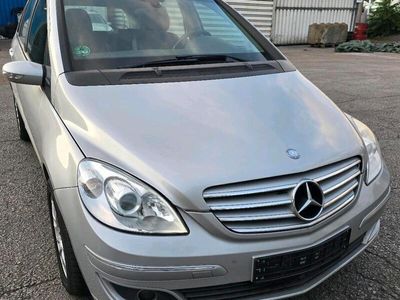 Mercedes B200
