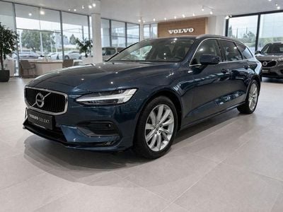 Gebraucht Volvo V90 Momentum 250 PS (183 kW) 2018 Blau Kombi