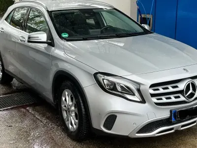 Gebraucht Mercedes GLA180 122 PS (89 kW) 2018 Grau SUV