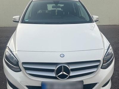 Gebraucht Mercedes B200 136 PS (100 kW) 2017 Weiß Van / Kleinbus