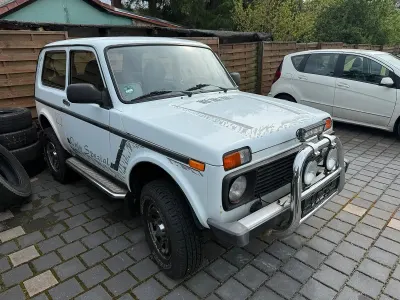 Usata Lada niva 74 CV (54 kW) 2011 Bianco SUV