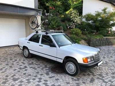 Gebraucht Mercedes 190 118 PS (86 kW) 1987 Weiß Limousine