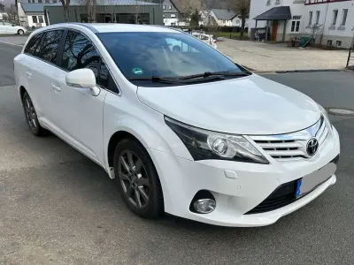 Gebraucht Toyota Avensis Edition 150 PS (110 kW) 2013 Weiß Kombi