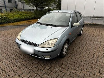 Usata Ford Focus Ghia 101 CV (74 kW) 2004 Blu Berlina