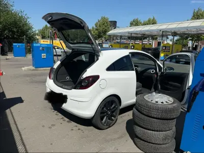 Gebraucht Opel Corsa Color Edition 101 PS (74 kW) 2012 Weiß Kleinwagen