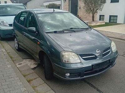 Nissan Almera Tino
