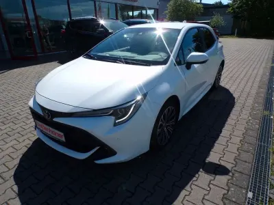 Gebraucht Toyota Corolla Team 116 PS (85 kW) 2020 Weiß Limousine