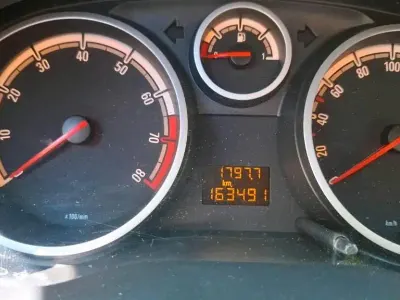 Używany Opel Corsa 85 KM (62 kW) 2007 Czarny Hatchback