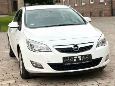 Gebraucht Opel Astra Edition 87 PS (63 kW) 2010 Weiß Limousine