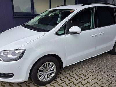 Gebraucht VW Sharan Comfortline 150 PS (110 kW) 2022 Weiß Van / Kleinbus
