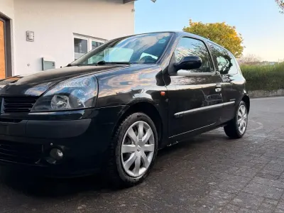 Gebraucht Renault Clio 98 PS (72 kW) 2004 Schwarz Kleinwagen