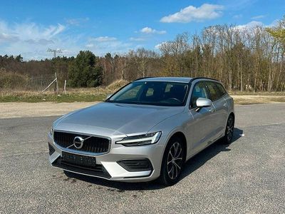 Gebraucht Volvo V60 Momentum 163 PS (119 kW) 2021 Silber Kombi
