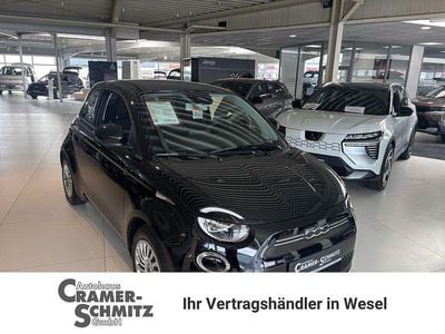 Gebraucht Fiat 500e Action 69 kW (95 PS) 2022 Schwarz Limousine