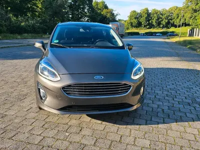 Gebraucht Ford Fiesta Titanium 125 PS (91 kW) 2018 Grau Kleinwagen