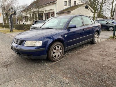 Gebraucht VW Passat Comfortline 102 PS (75 kW) 2002 Blau Limousine