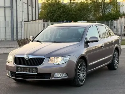 Occasion Skoda Superb LAURIN & KLEMENT 200 ch (147 kW) 2012 Violet Berline
