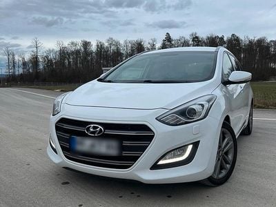 Gebraucht Hyundai i30 136 PS (100 kW) 2015 Weiß Kombi