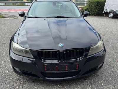 Schwarz Gebraucht 2012 BMW 320 Efficient Dynamics Kombi | 3.890 € (Guter Preis)