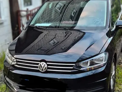 Gebraucht VW Touran Comfortline 116 PS (85 kW) 2016 Schwarz Van / Kleinbus