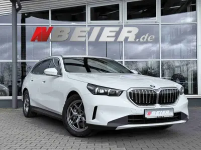 Gebraucht BMW 540 Sport Line 303 PS (222 kW) 2025 Alpinweiss iii Kombi