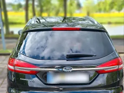Gebraucht Ford Mondeo 165 PS (121 kW) 2018 Schwarz Kombi