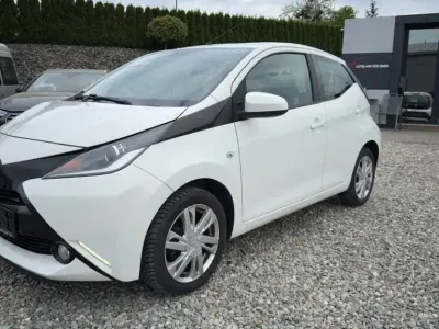 Używany Toyota Aygo X-play 69 KM (50 kW) 2014 Biały Hatchback