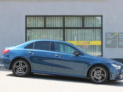 Gebraucht Mercedes A180 AMG 116 PS (85 kW) 2021 Blau Limousine