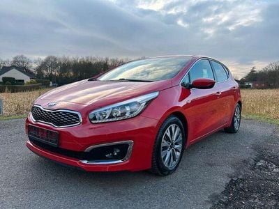 Gebraucht Kia Ceed DREAM-TEAM Edition 99 PS (72 kW) 2017 Rot Kleinwagen