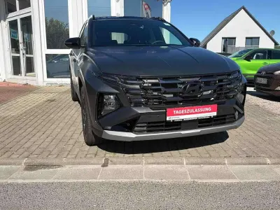 Neu Hyundai Tucson Edition 150 PS (110 kW) 2026 Pine green matt SUV
