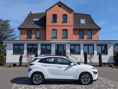 Gebraucht Hyundai Kona Select 100 kW (136 PS) 2022 Weiß SUV