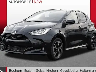 Neu Toyota Yaris Hybrid 116 PS (85 kW) 2025 Schwarz Limousine