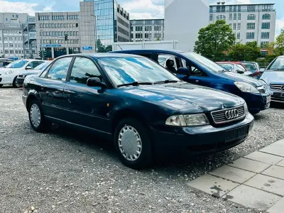 Używany Audi A4 125 KM (91 kW) 1997 Niebieski Sedan/Limuzyna