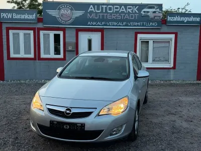 Gebraucht Opel Astra Cosmo 140 PS (102 kW) 2010 Limousine